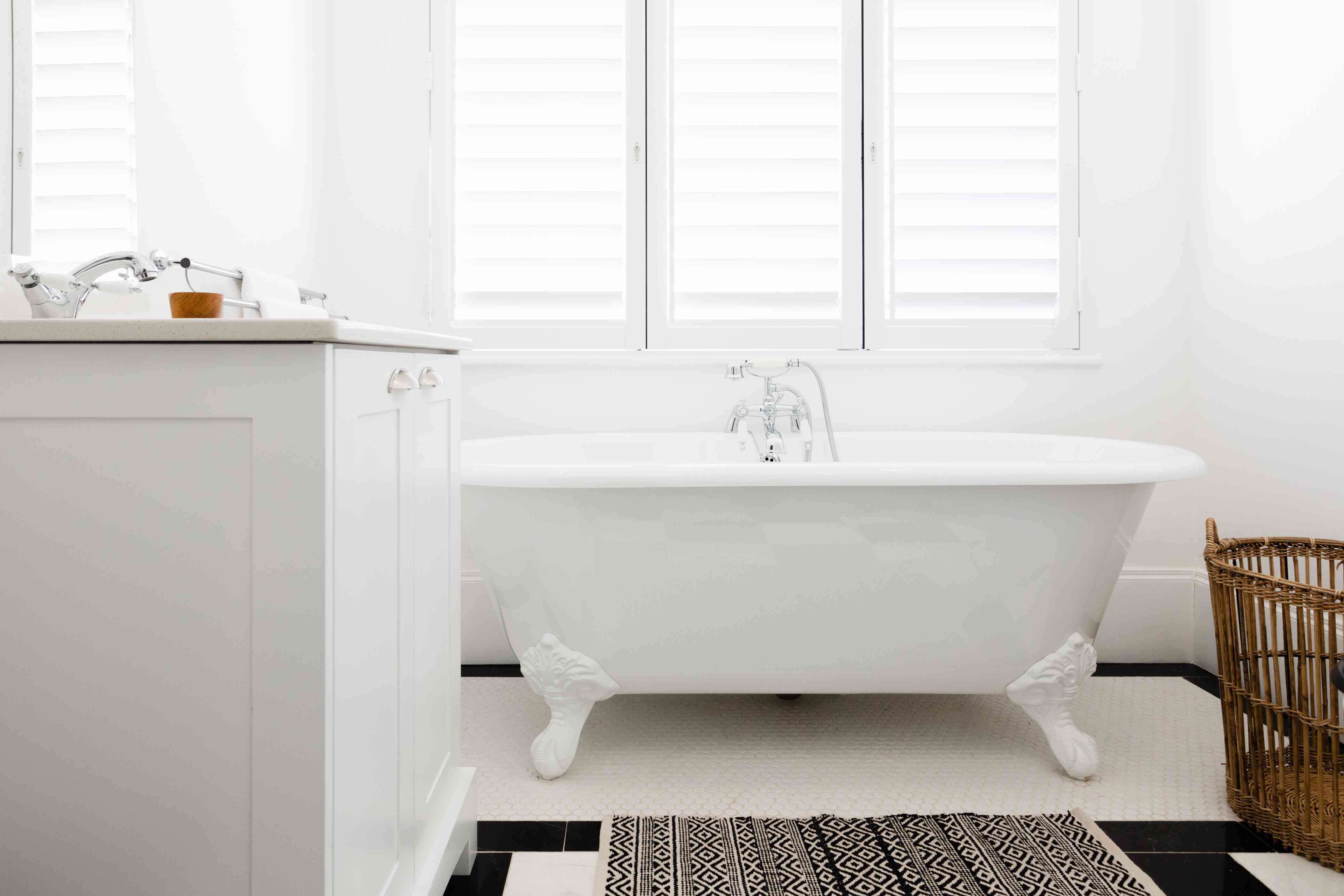 5 Best Bathroom Wall Options