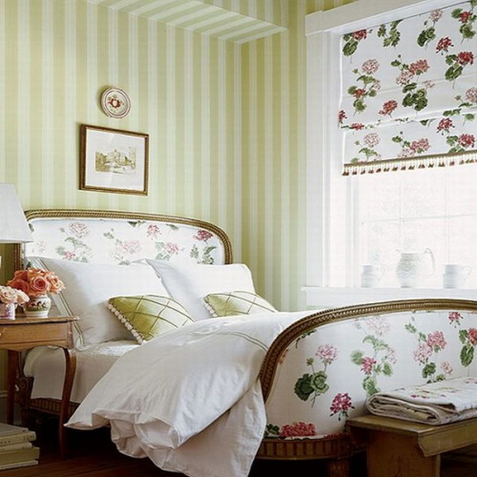 25 Ways to Decorate Bedroom Walls With Stripes